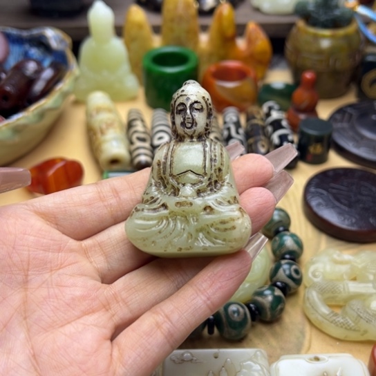 蛇纹石玉未镶嵌颈饰