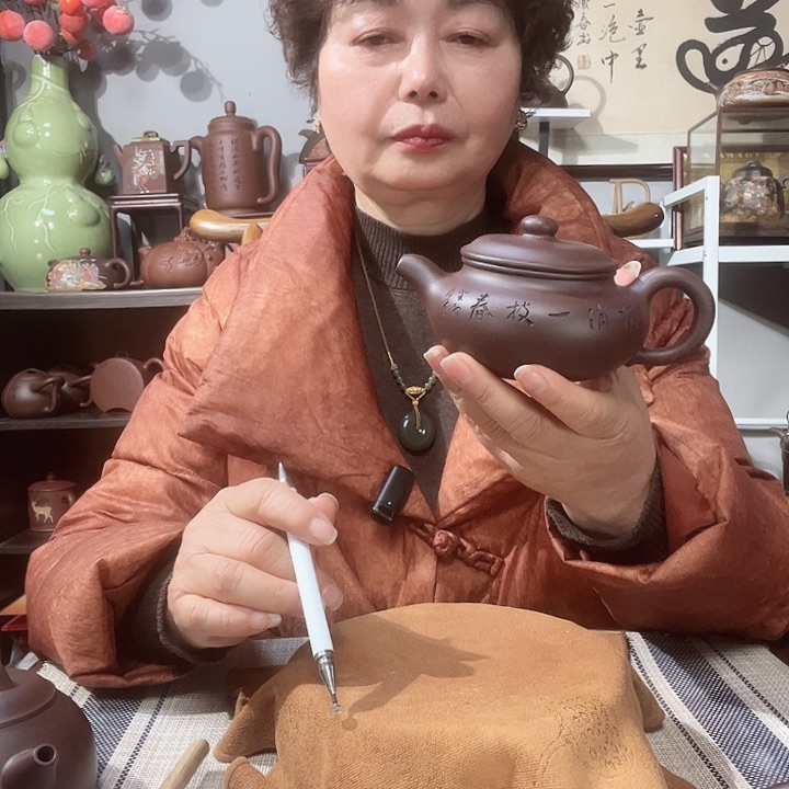 紫泥茶壶诗**霄原矿紫砂壶