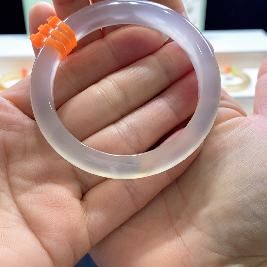 玛瑙/玉髓手镯未镶嵌奶*