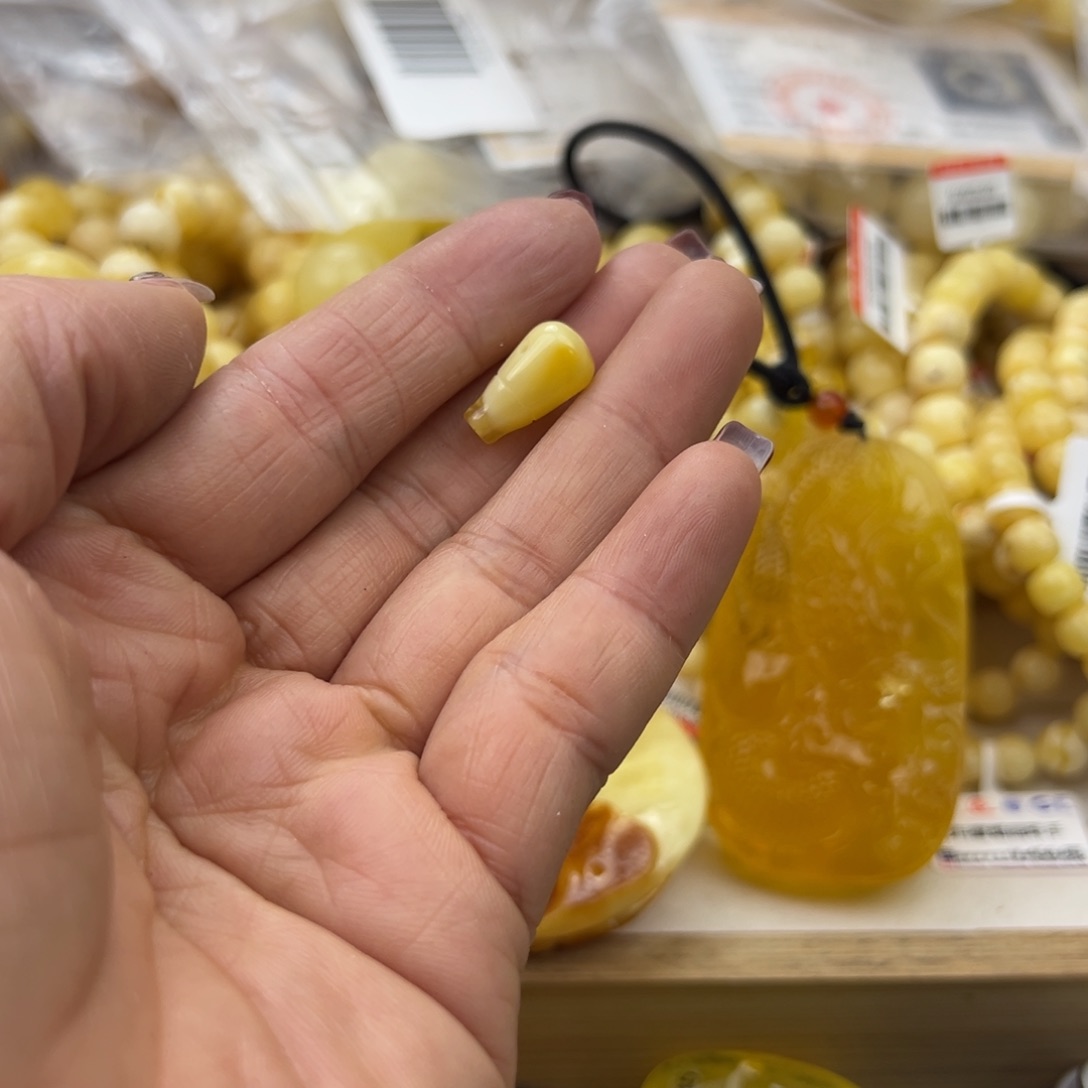 琥珀珠宝奇石未镶嵌