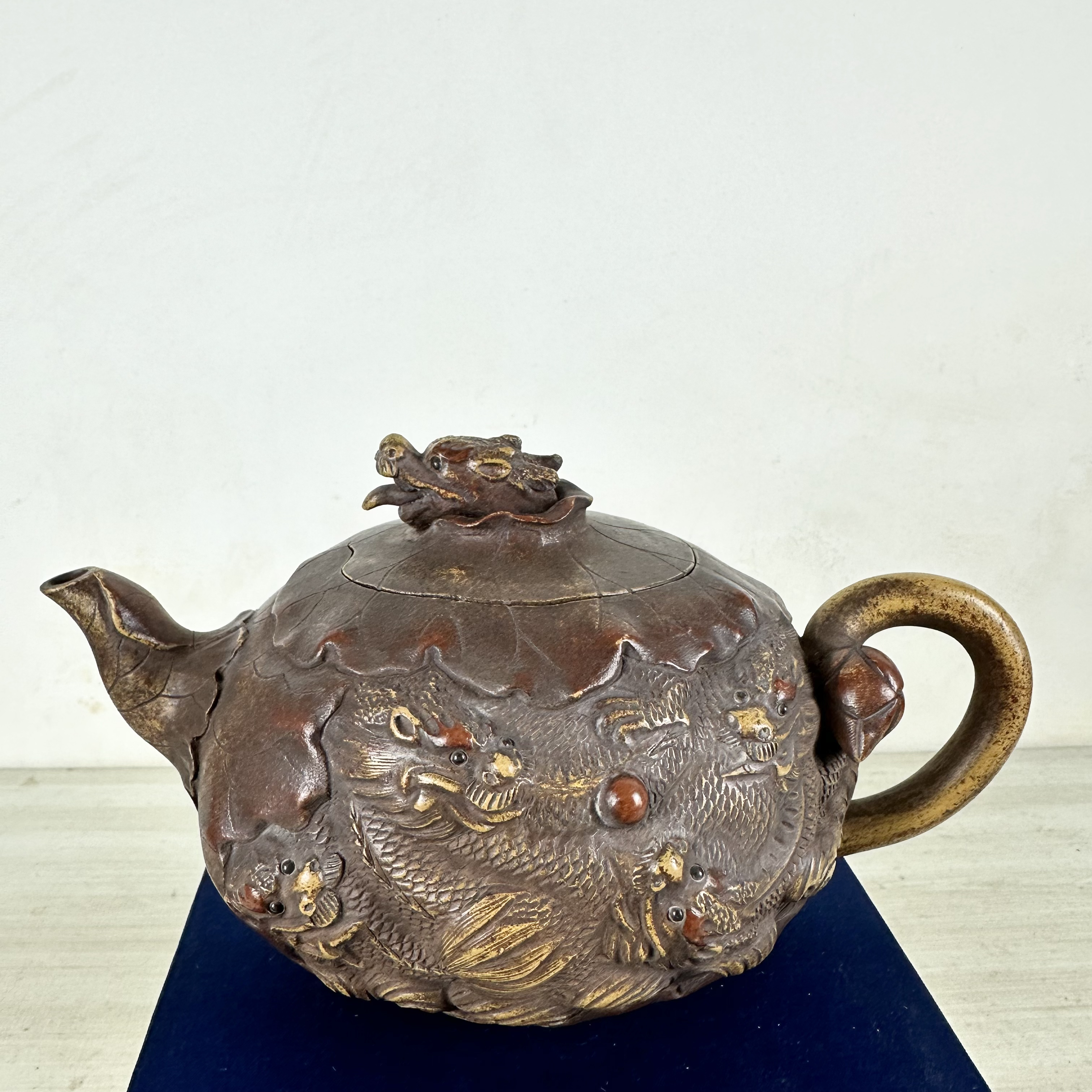 回流荷叶九龙紫砂壶550cc长19厘米直径12厘米高11厘米段泥7孔出水