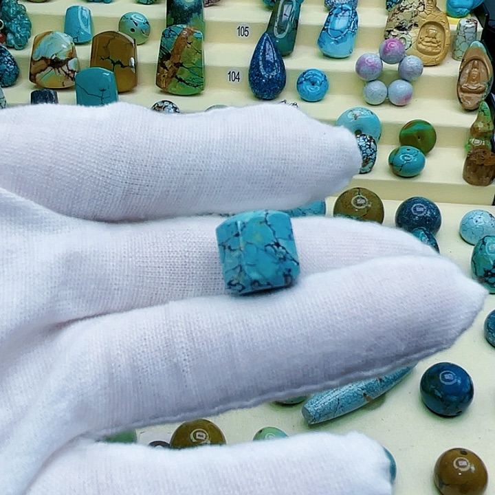 绿松石颈饰未镶嵌