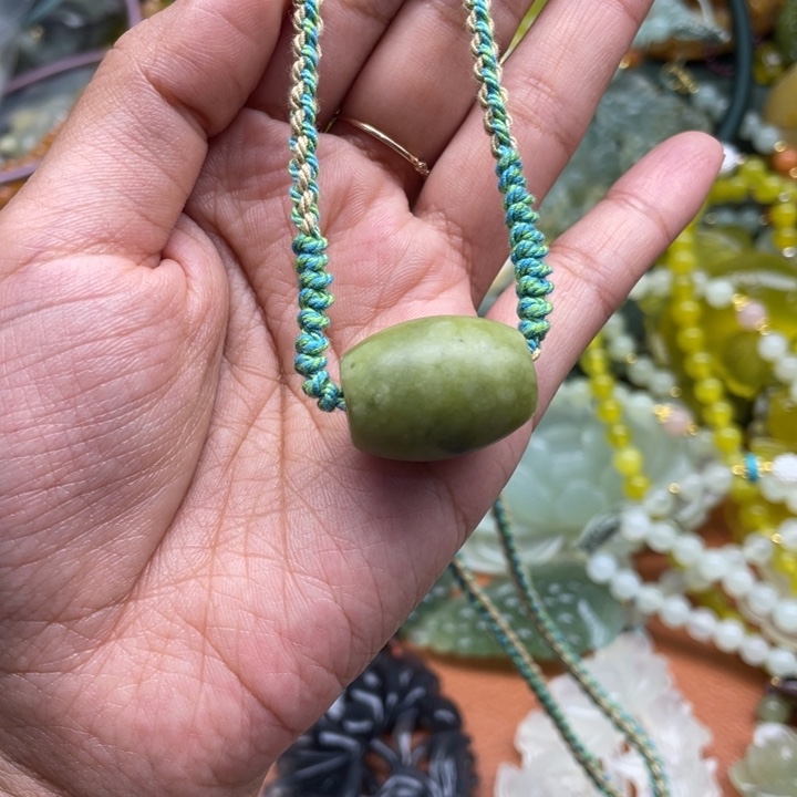 蛇纹石玉未镶嵌颈饰