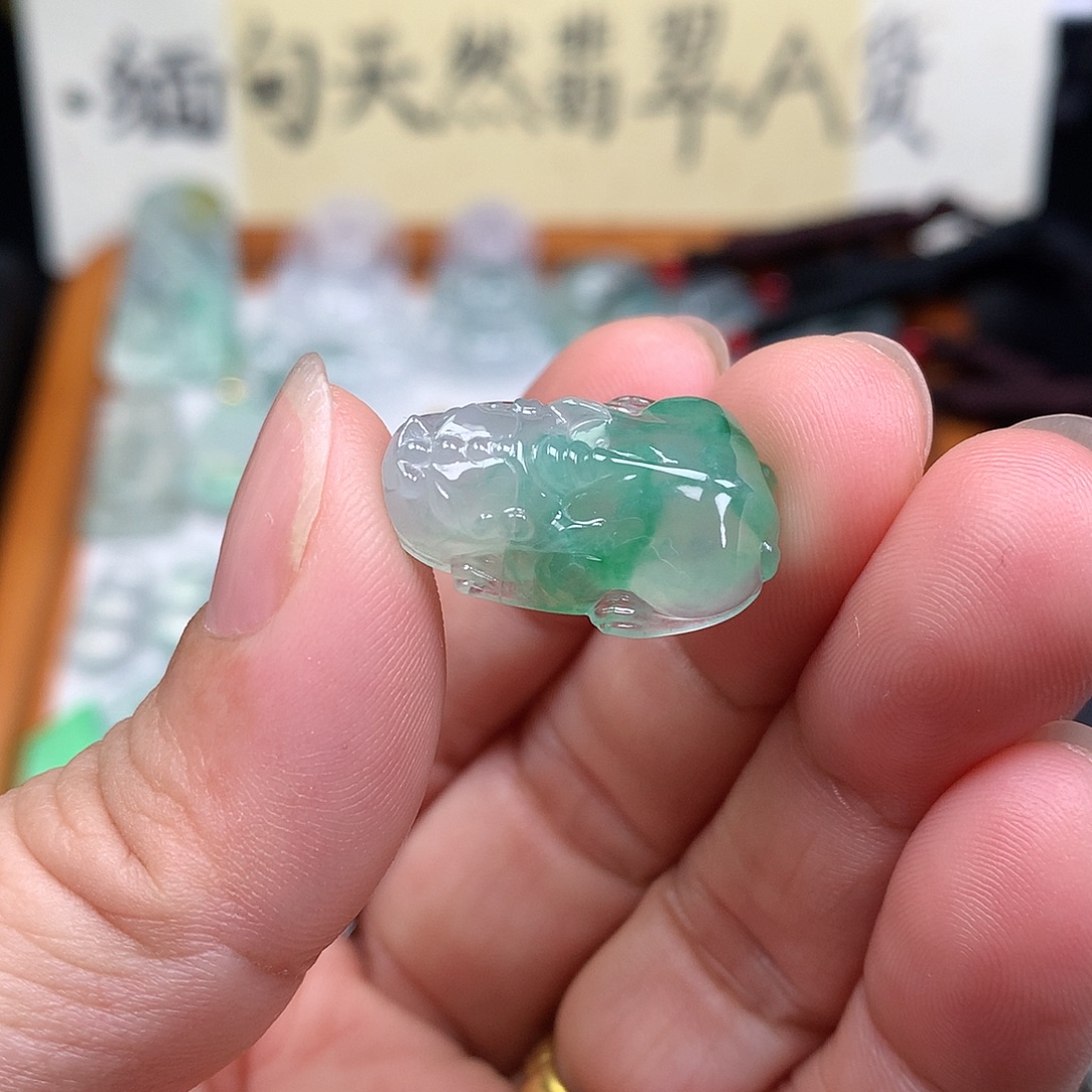 翡翠裸石缅甸天然A货翡翠冰种貔貅