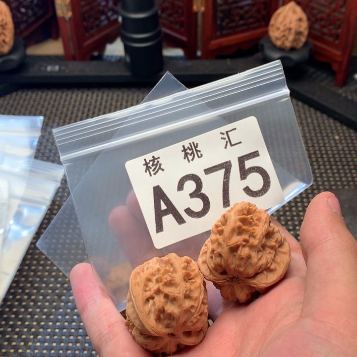 文玩核桃吊坠三羊谷