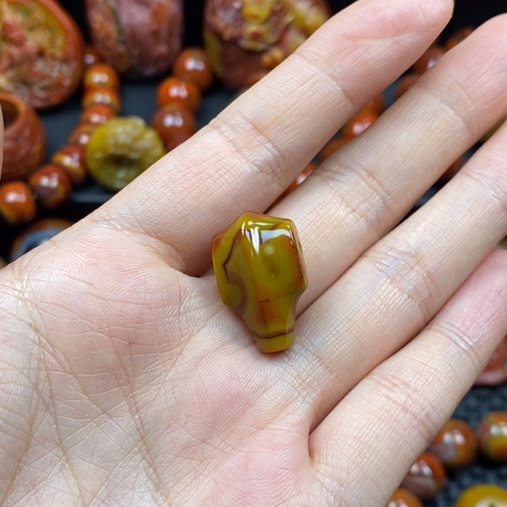 红***牛玛瑙/玉髓未镶嵌挂件战国红挂件