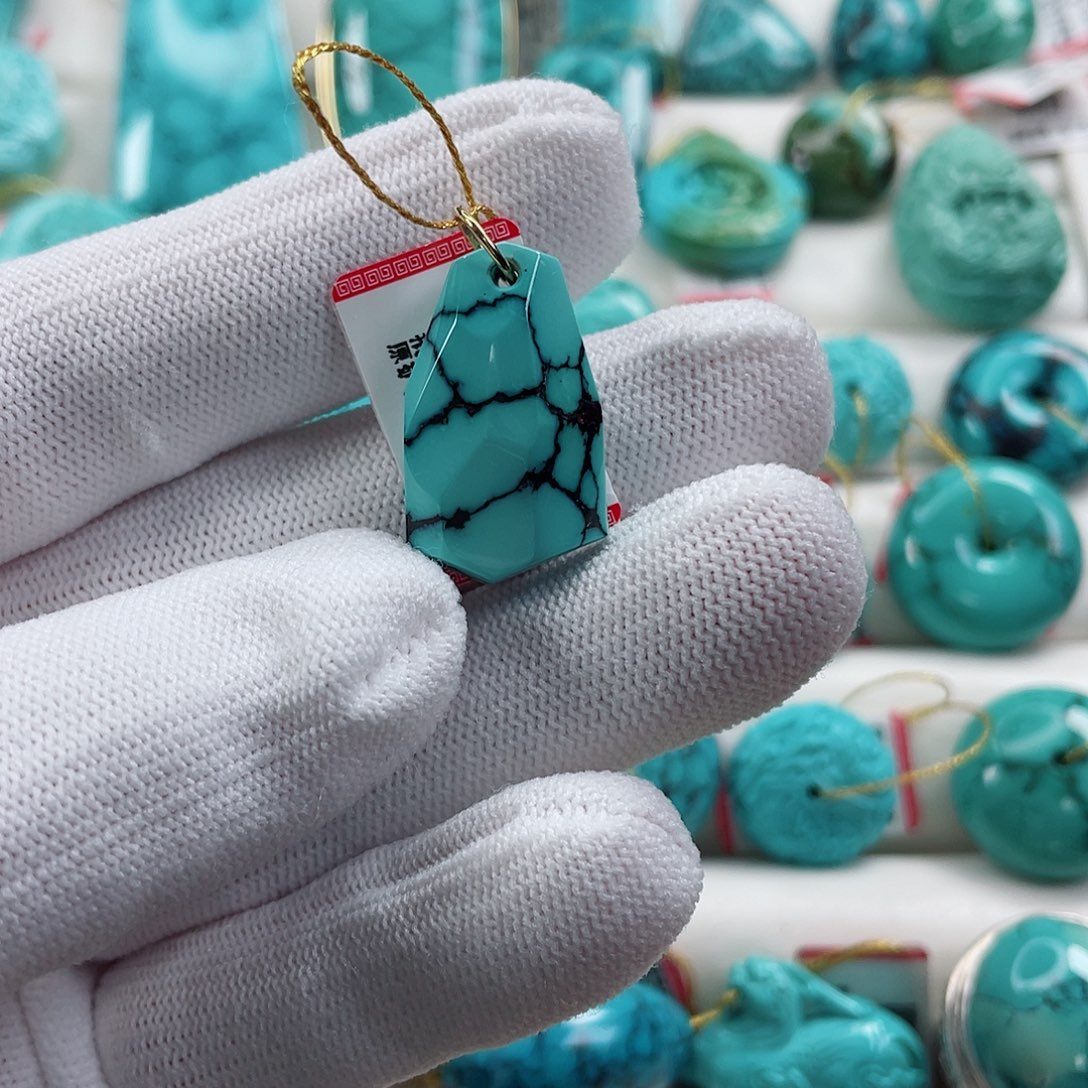 绿松石颈饰未镶嵌