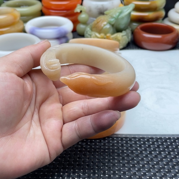 石英质玉手镯未镶嵌