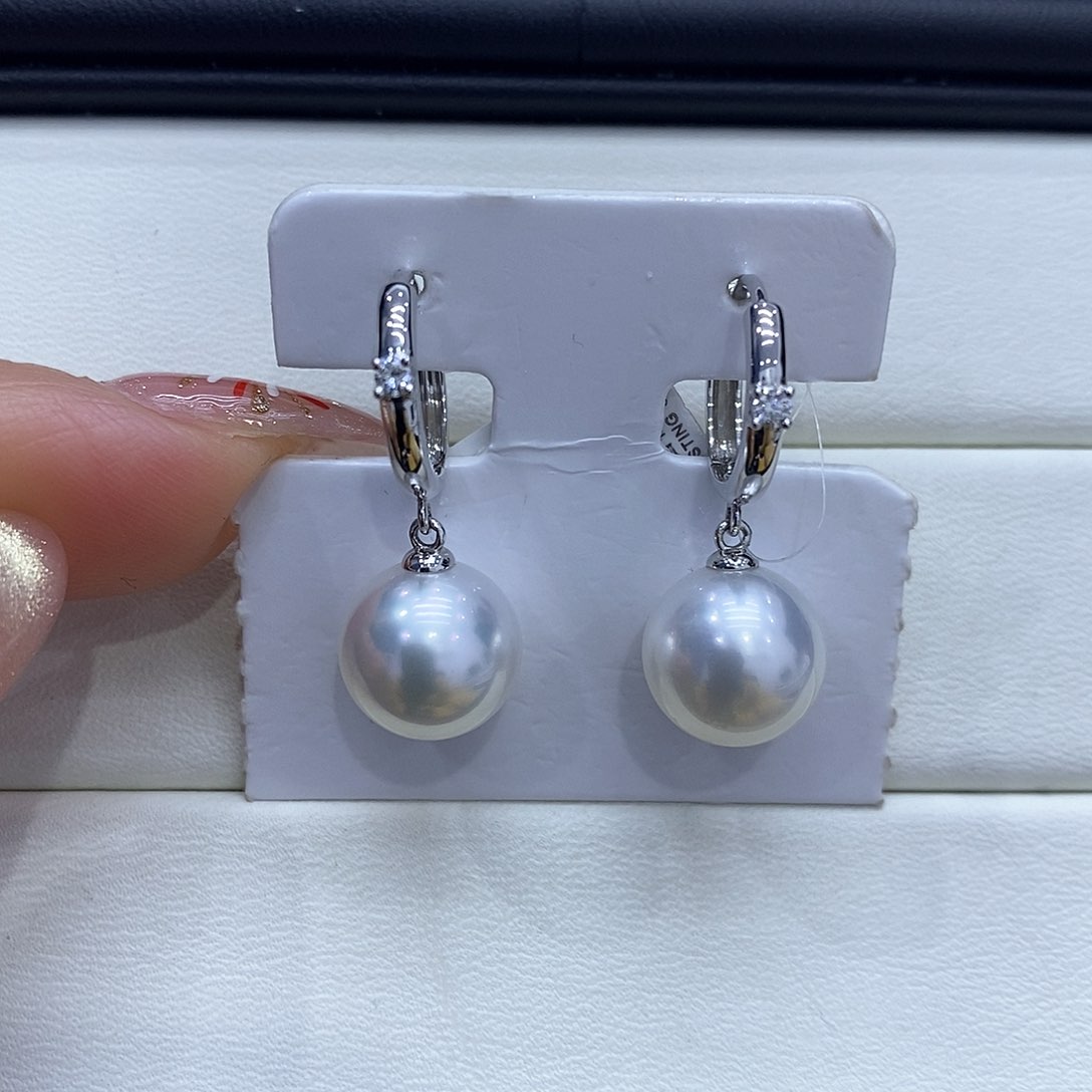 海水珍珠耳饰18K金镶嵌10到11点位