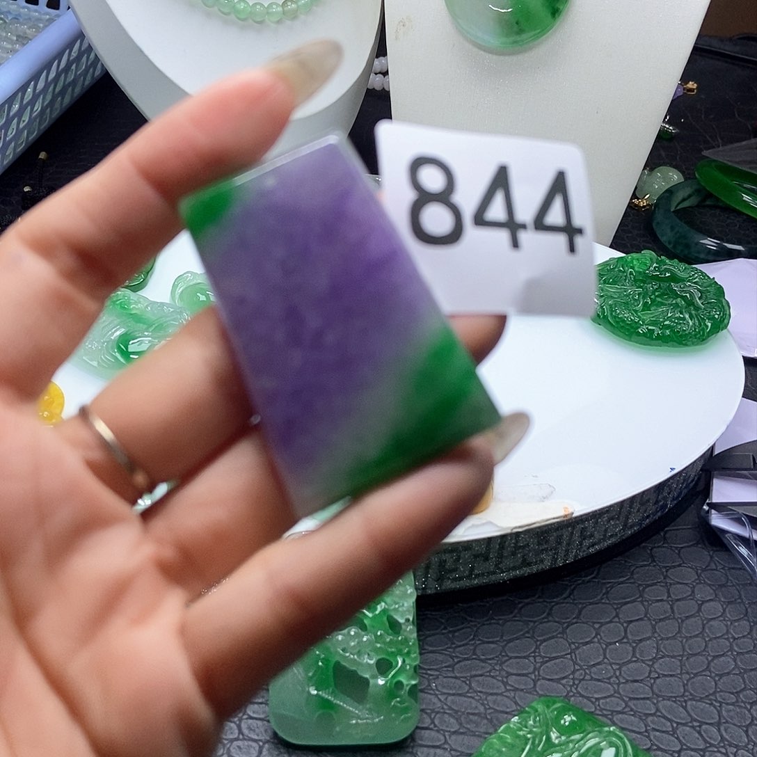 翡翠吊坠(赠链)未镶嵌