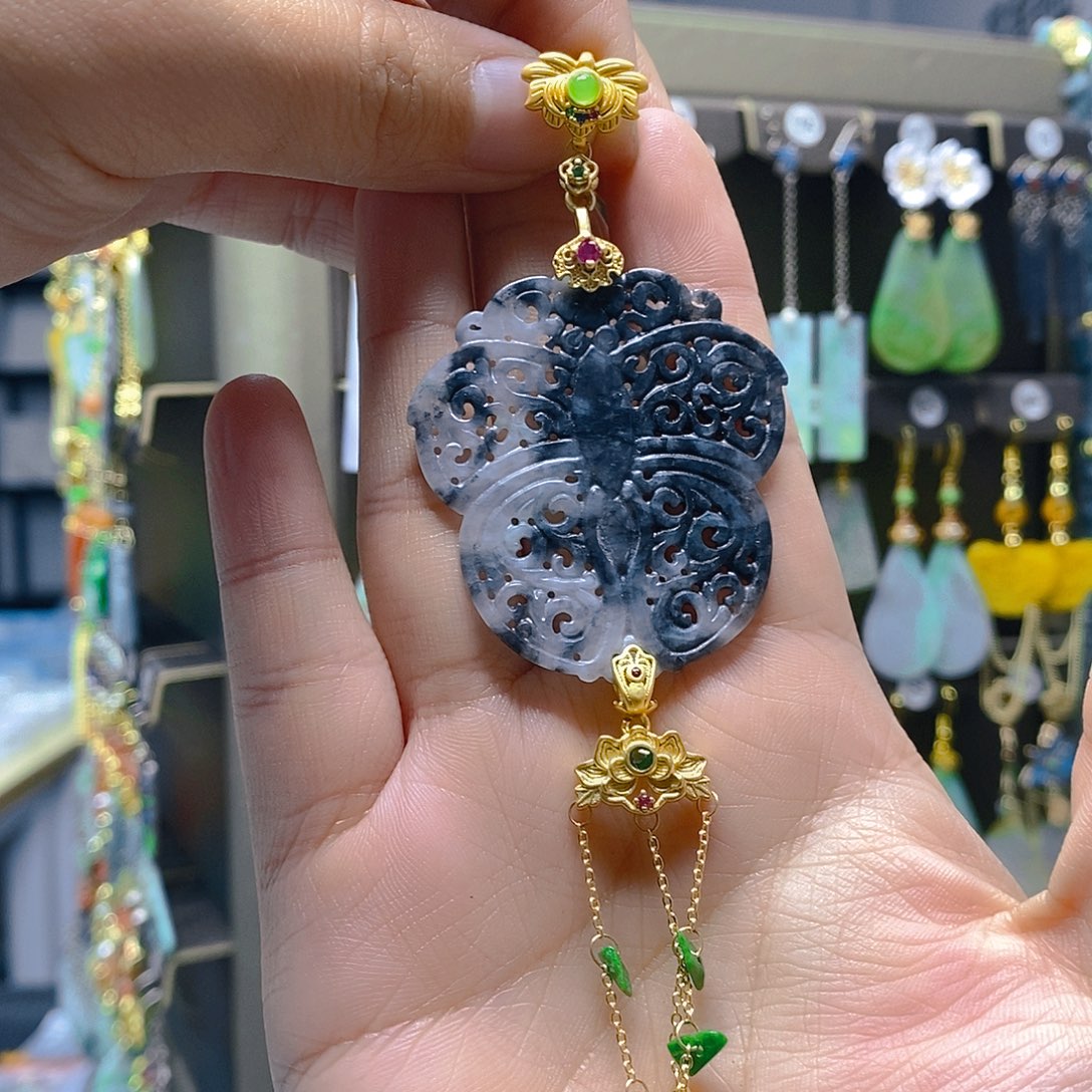 未镶嵌翡翠耳饰翡翠