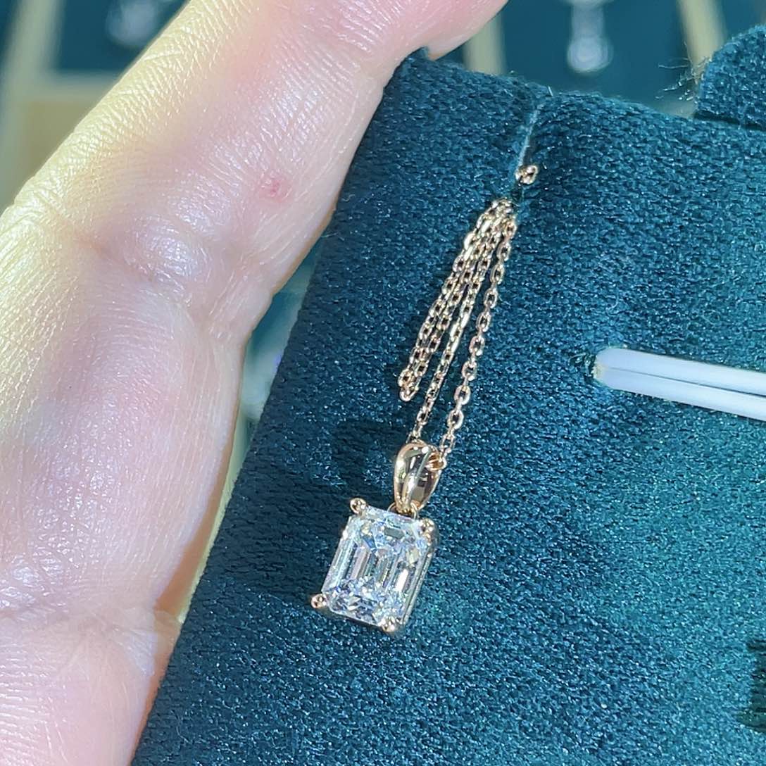 18K金镶嵌实验室培育钻石祖母切一克拉项链