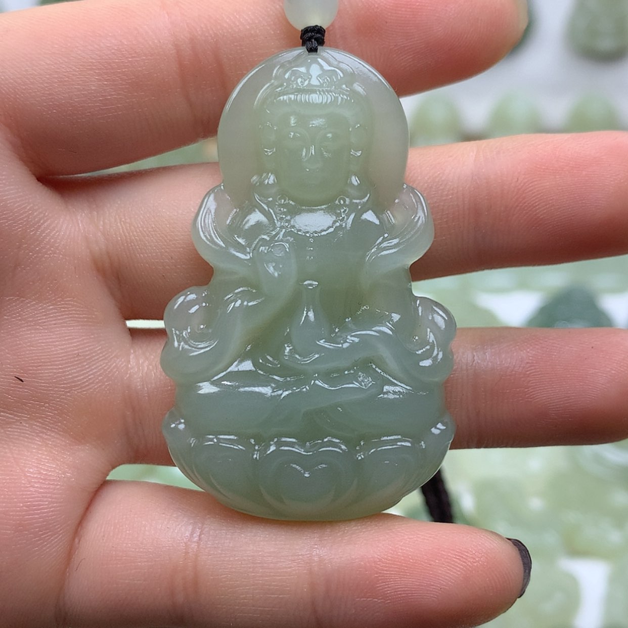 【闪购商品】颈饰未镶嵌和田玉及***?