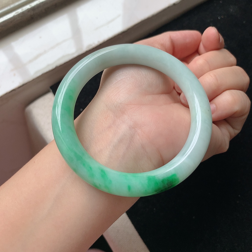 1521号 缅甸天然A货翡翠手镯57/58圈口飘阳绿圆条手镯