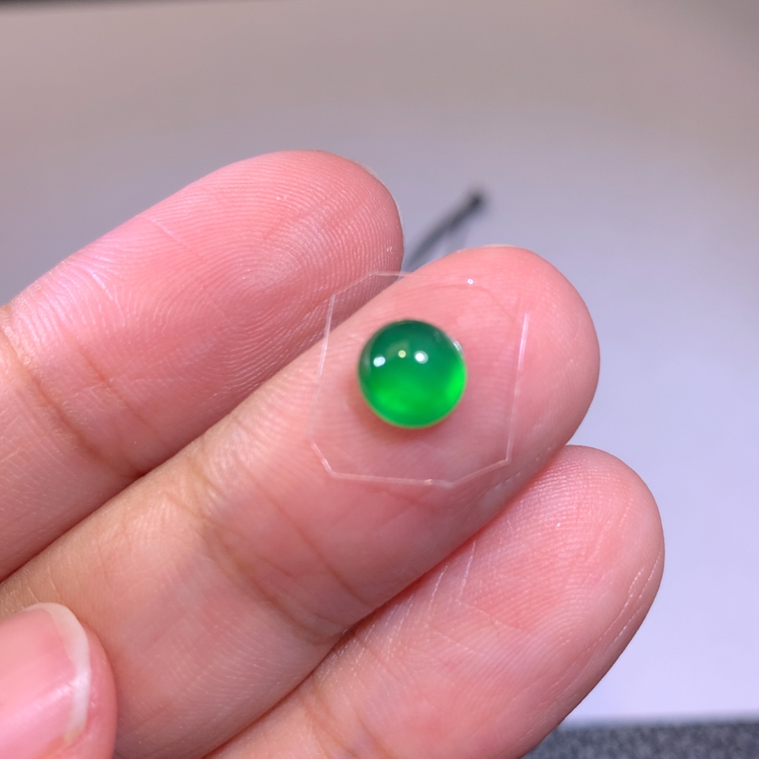 翡翠颈饰未镶嵌翡翠蛋面