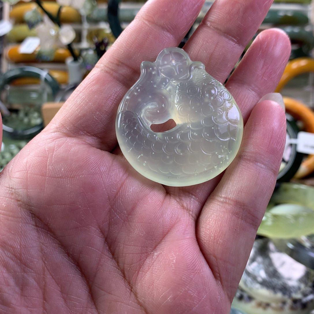 蛇纹石玉颈饰未镶嵌