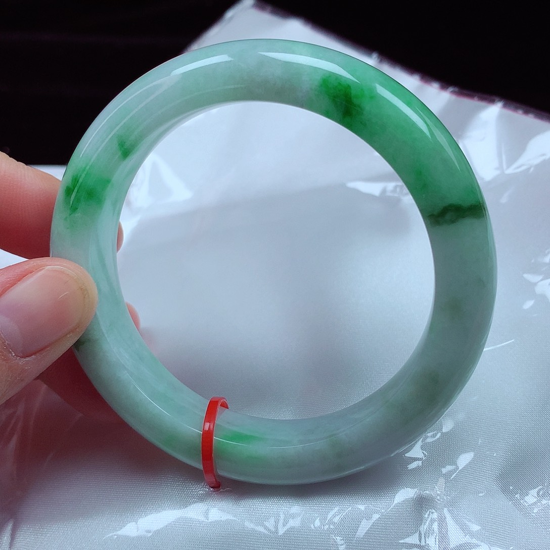 翡翠手镯未镶嵌58圈