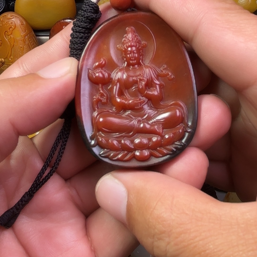 年***好只买单纯的吊坠，没带链子，属的性质。