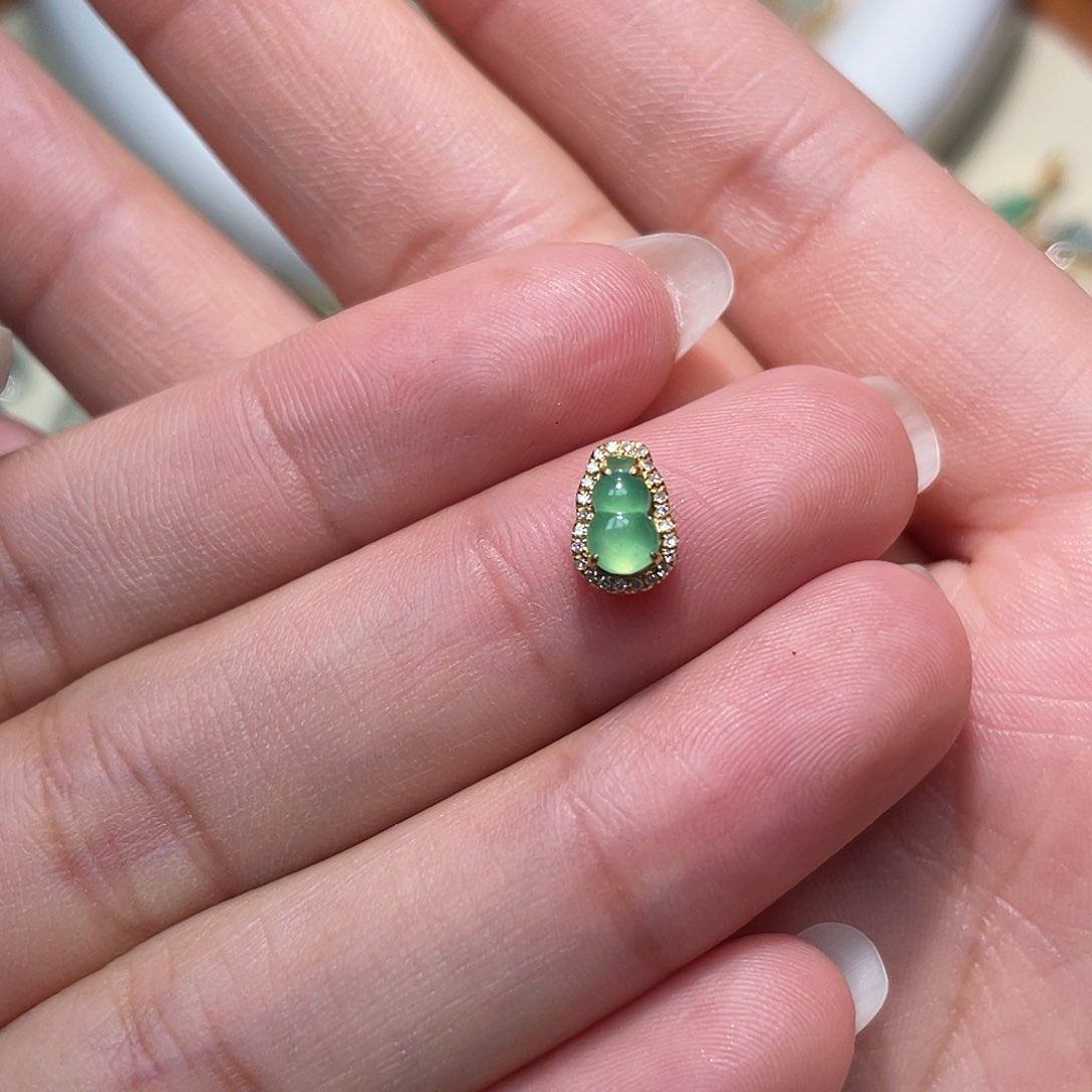 翡翠吊坠(不含链)18K金镶嵌