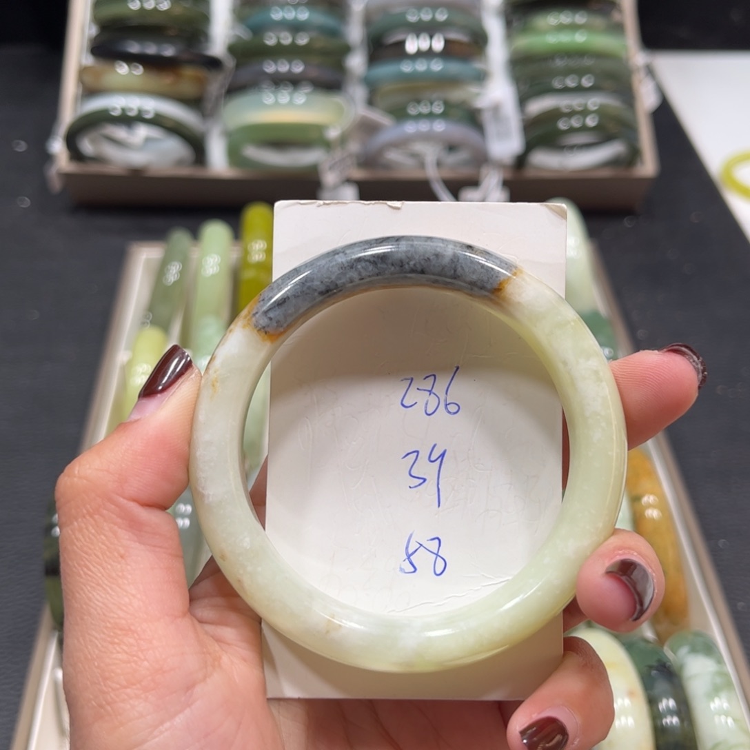 蛇纹石玉未镶嵌手镯