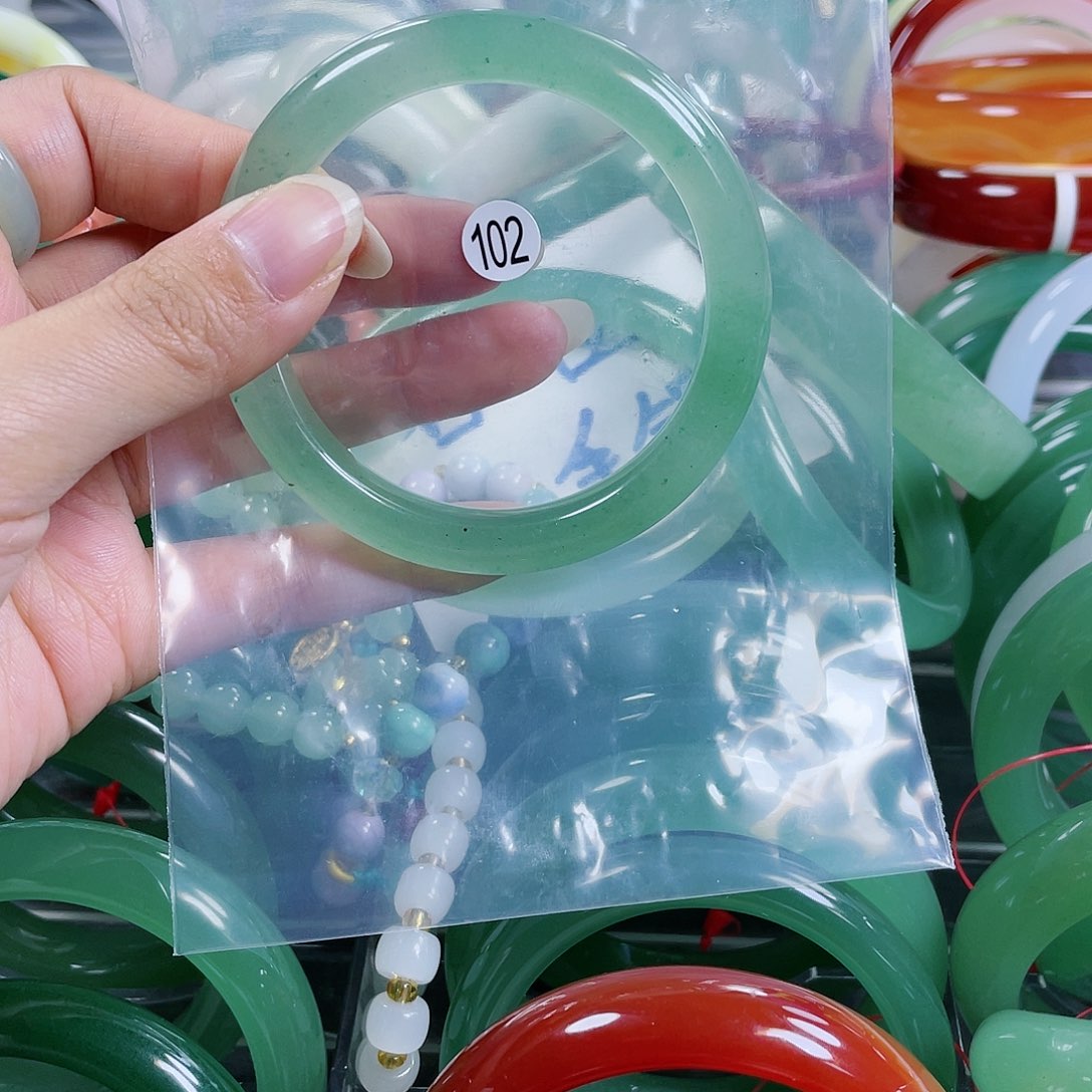 【闪购商品】石英质玉手镯未镶嵌55