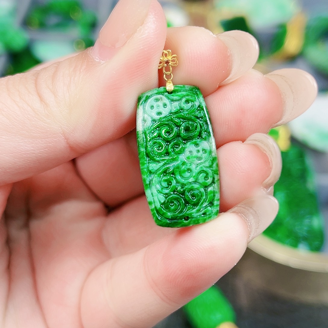 翡翠颈饰18K金镶嵌吊坠