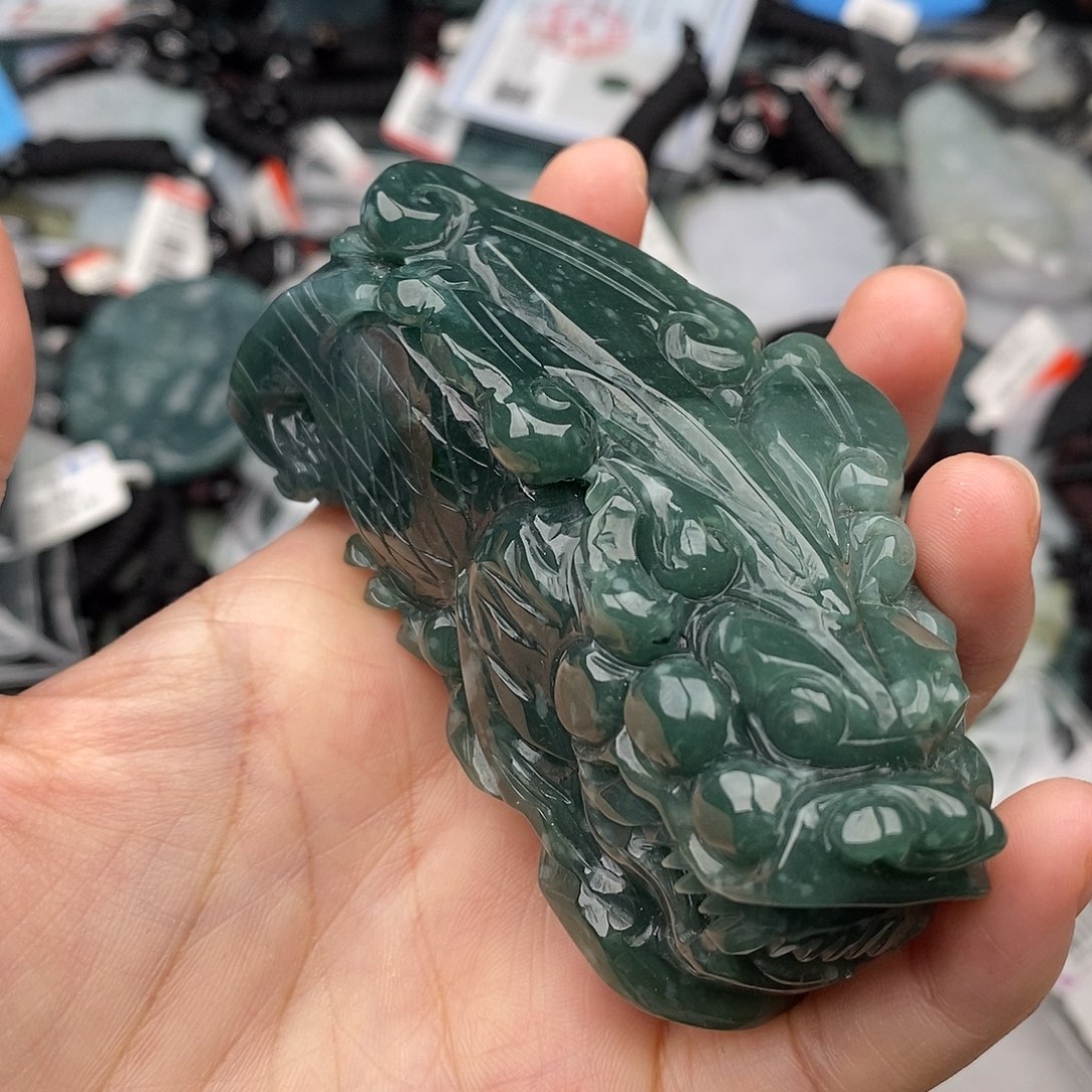 翡翠未镶嵌颈饰一