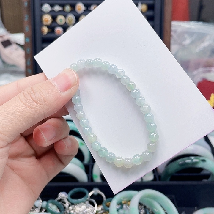 翡翠手镯未镶嵌翡翠