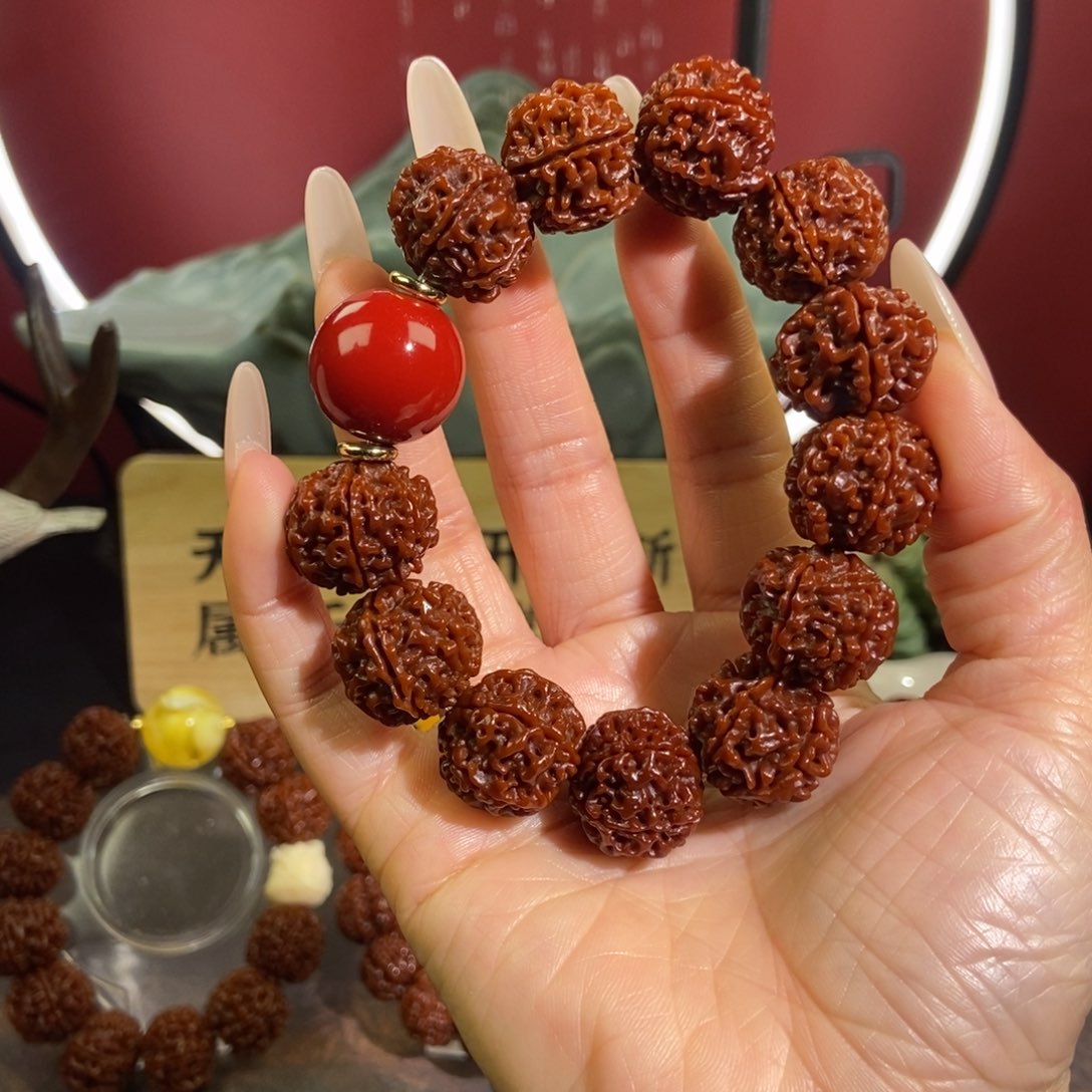 金刚菩提吊坠620红。