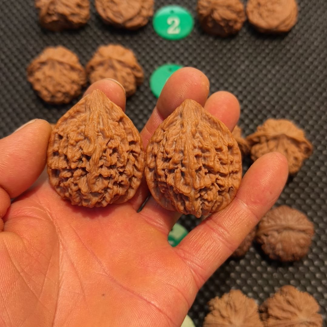 年***贝文玩核桃吊坠秦岭鸡心文玩核桃