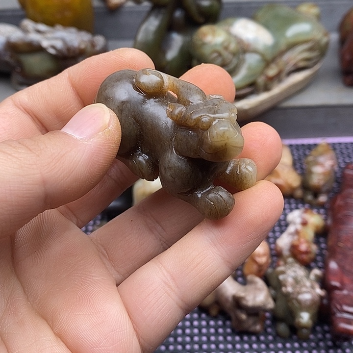 未镶嵌蛇纹石玉颈饰凭*么