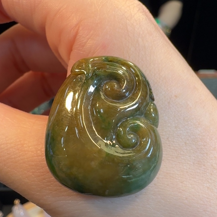 翡翠未镶嵌挂件如意