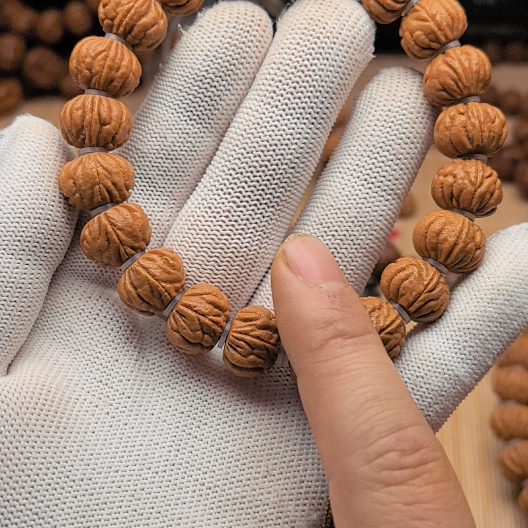 吊坠桃核铁蛋龙手串