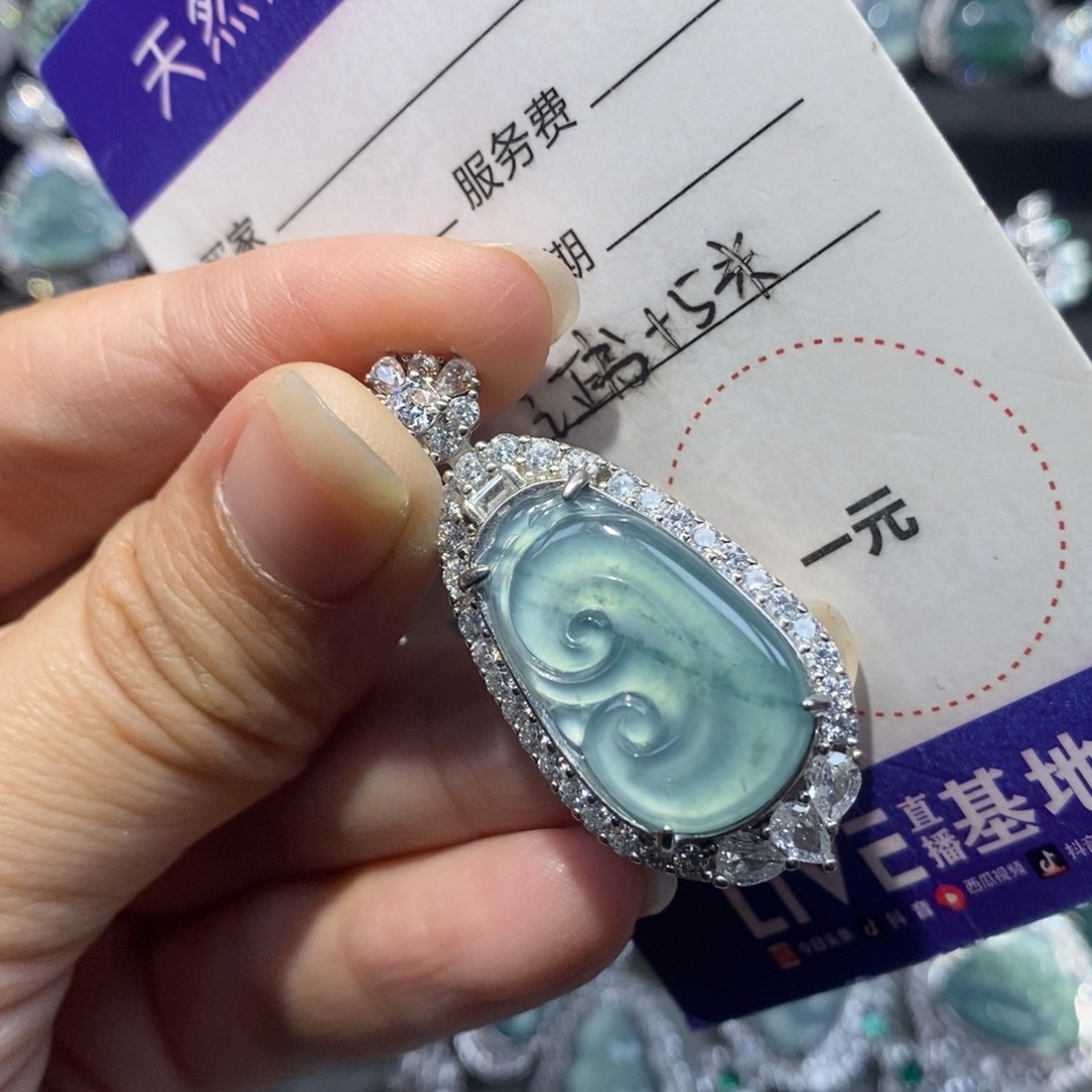 翡翠颈饰未镶嵌翡翠