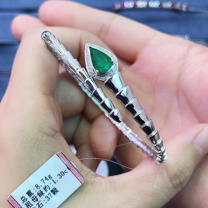 祖母绿18K金镶嵌手镯1.30克拉