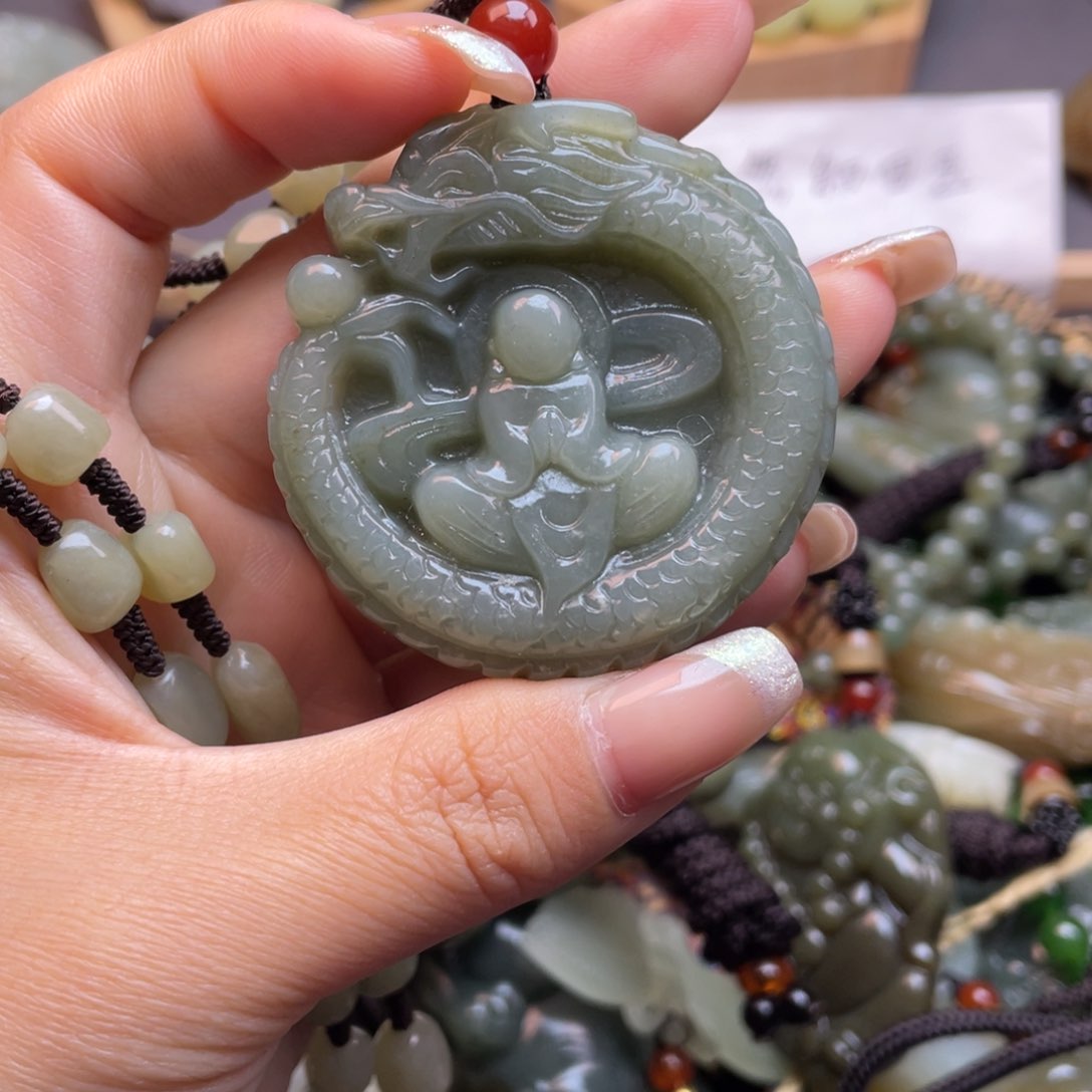 和田玉颈饰未镶嵌