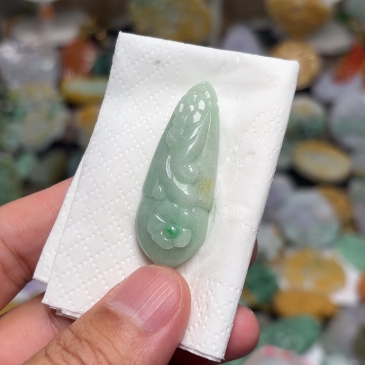 翡翠颈饰未镶嵌吊坠