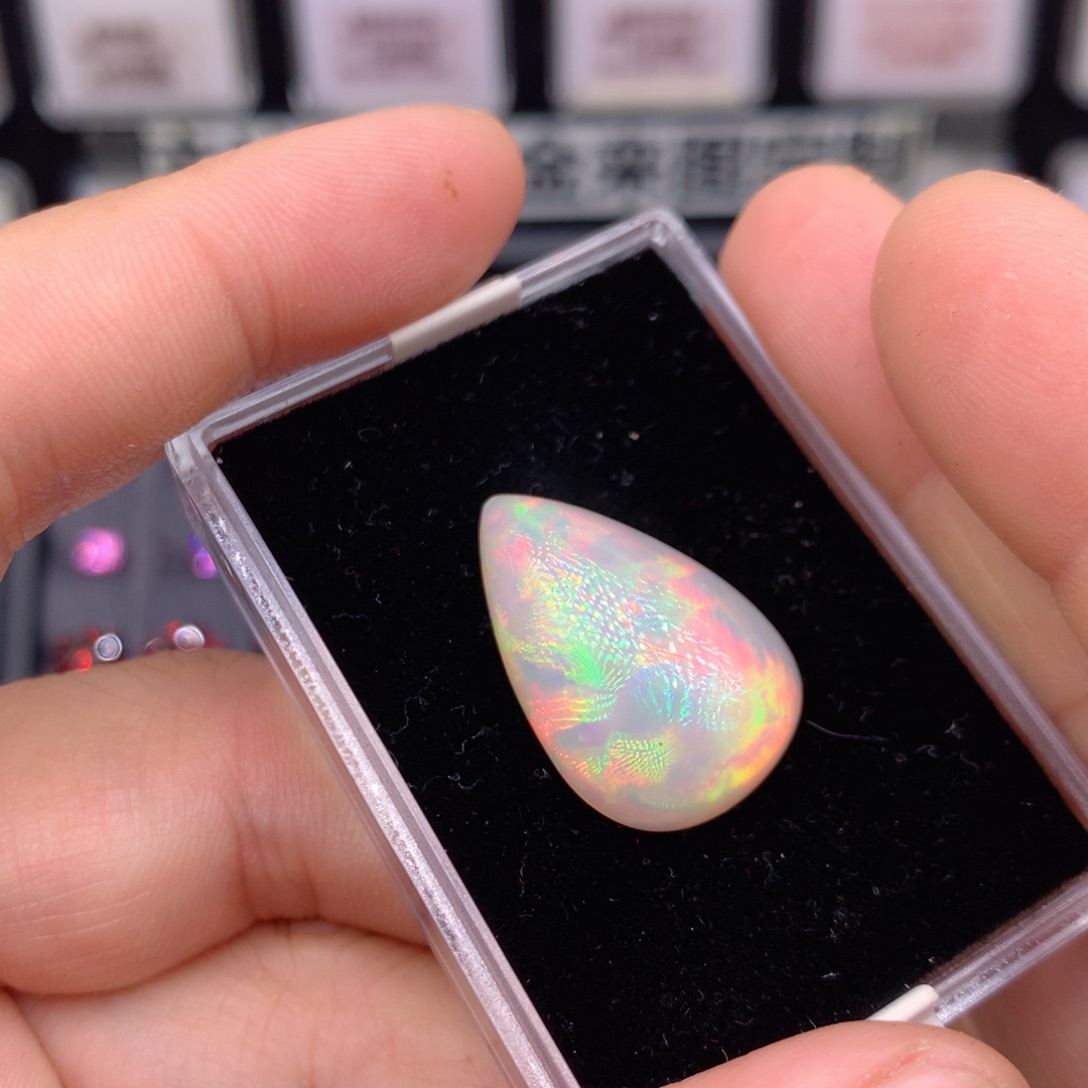 欧泊未镶嵌17.89克拉