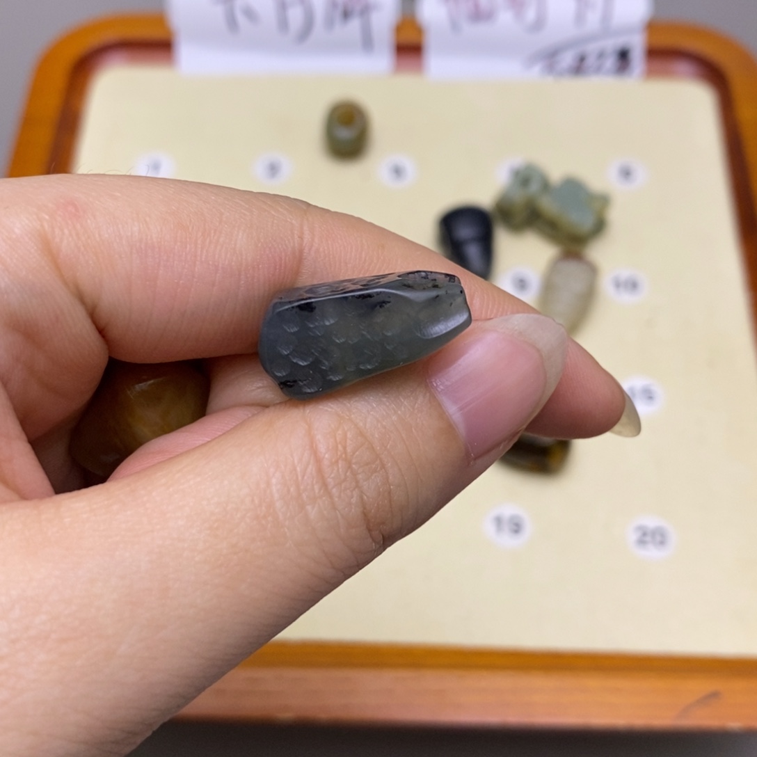 小***壮蛇纹石玉未镶嵌配饰