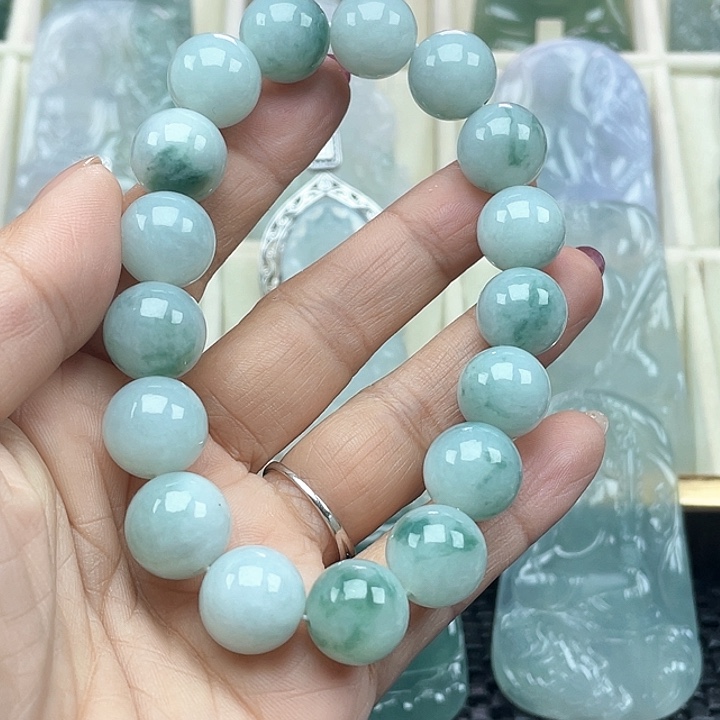 颈饰未镶嵌翡翠掠*者天然缅甸翡翠A货手串