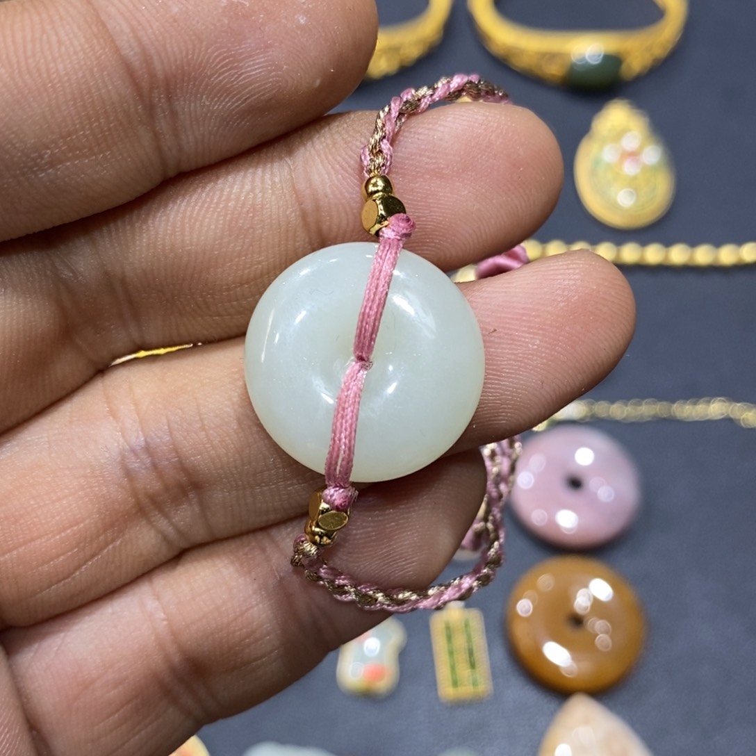 和田玉颈饰未镶嵌