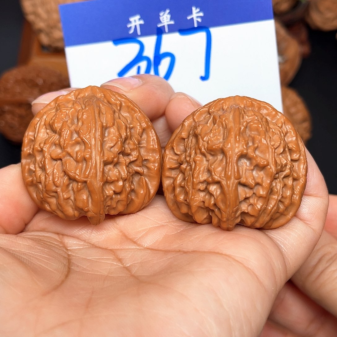 桃核吊坠三角白37尺。 无刀修。 367