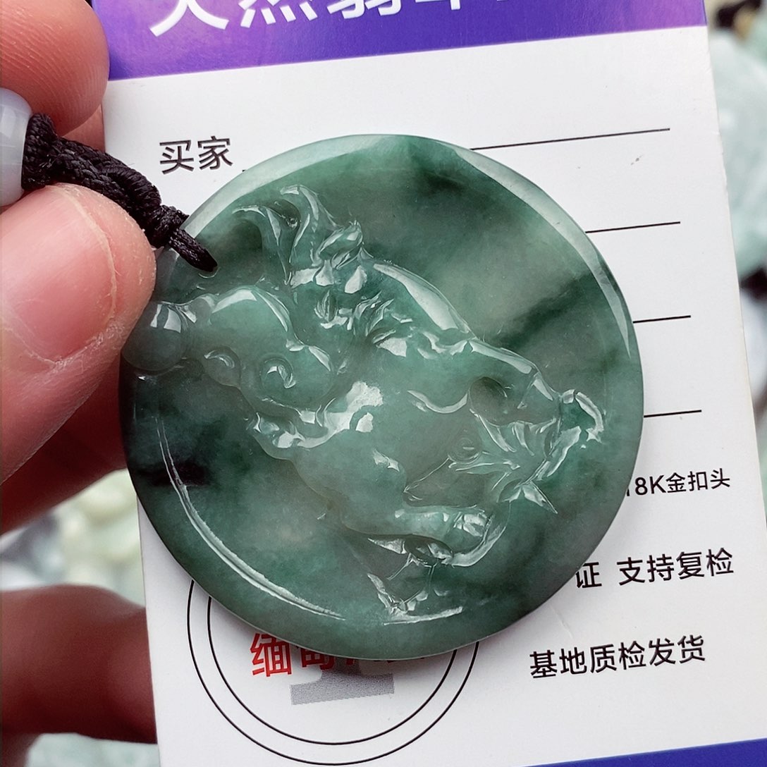 翡翠挂件未镶嵌翡翠