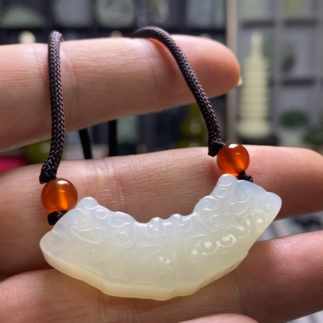 蛇纹石玉颈饰未镶嵌