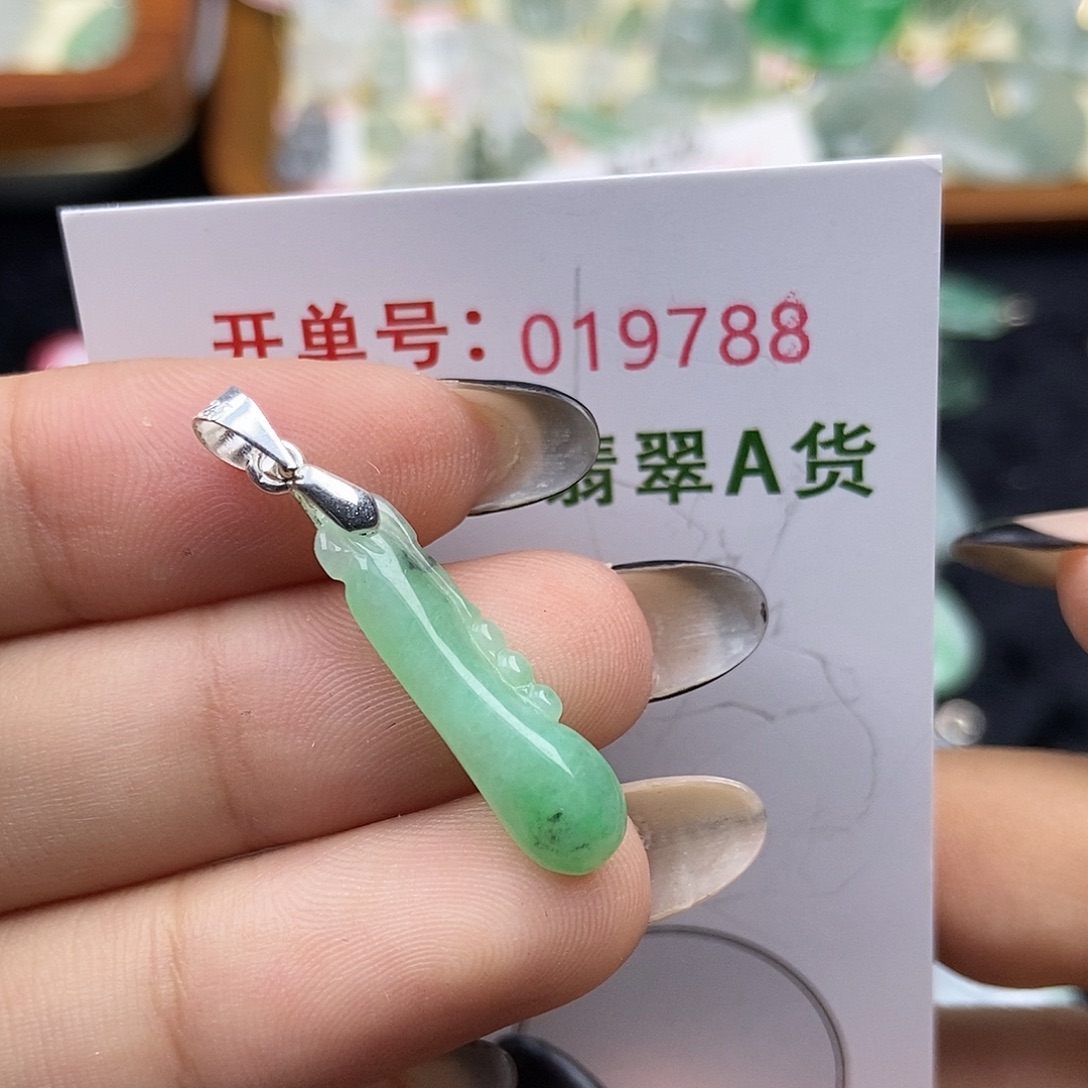 翡翠未镶嵌颈饰翡翠
