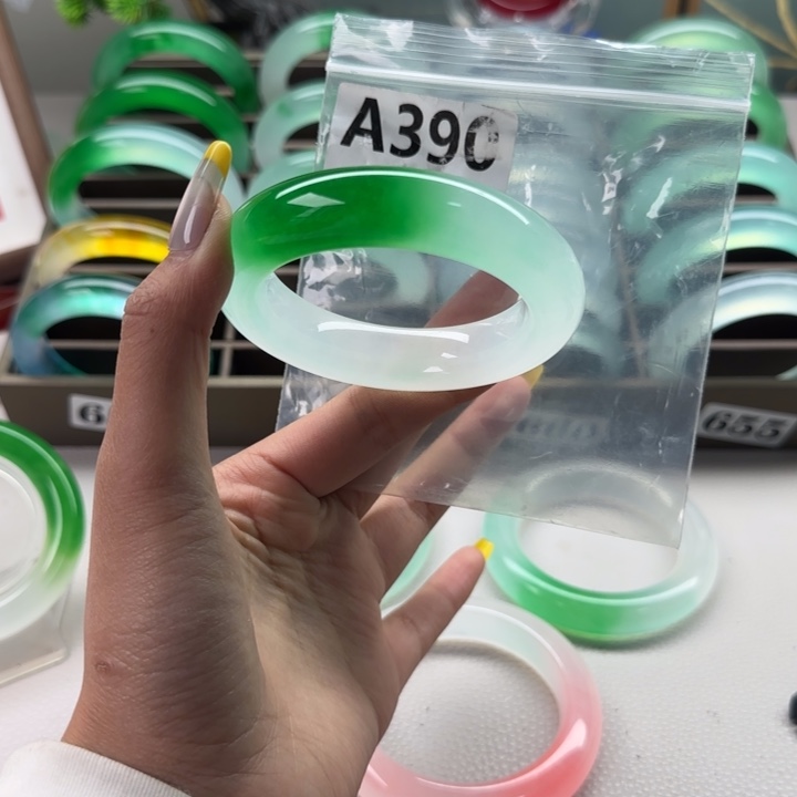 玉禾**.时尚飘花手镯390