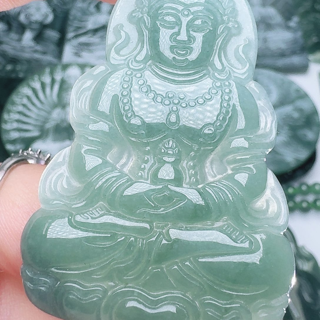 翡翠未镶嵌颈饰天然的A货翡翠多样性发其一 