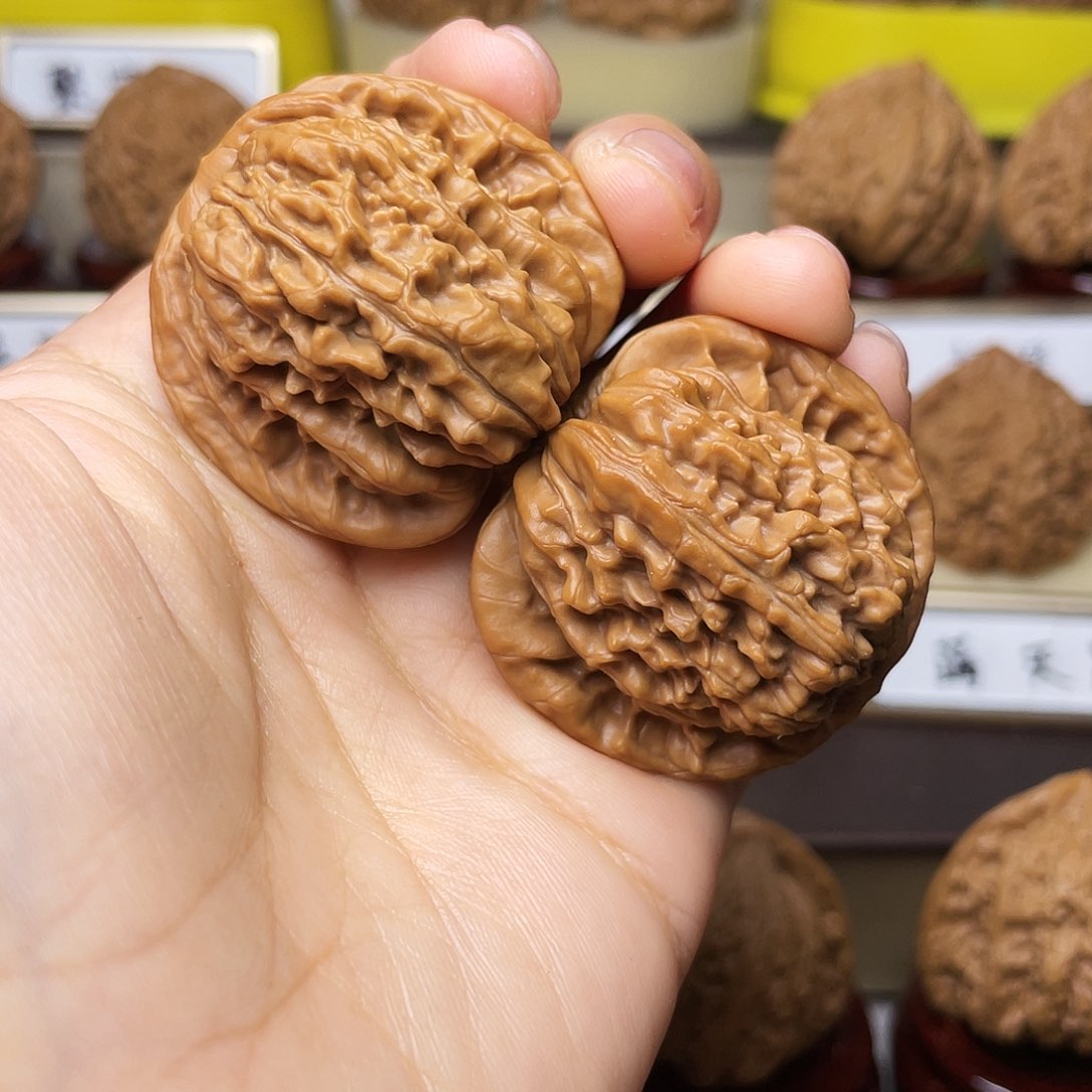 把件文玩核桃@***谅四座楼38左右