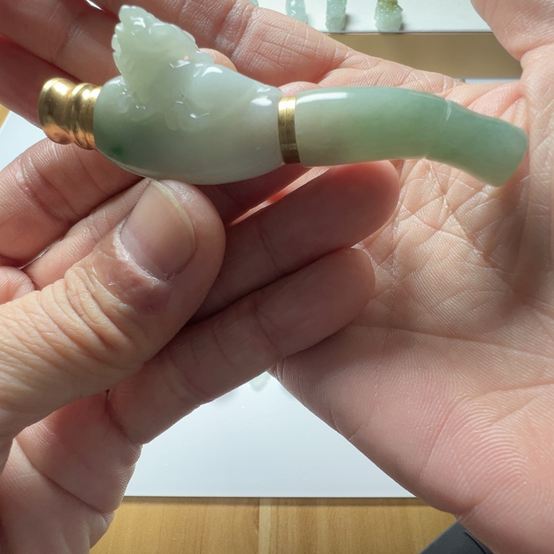 定制翡翠未镶嵌烟嘴