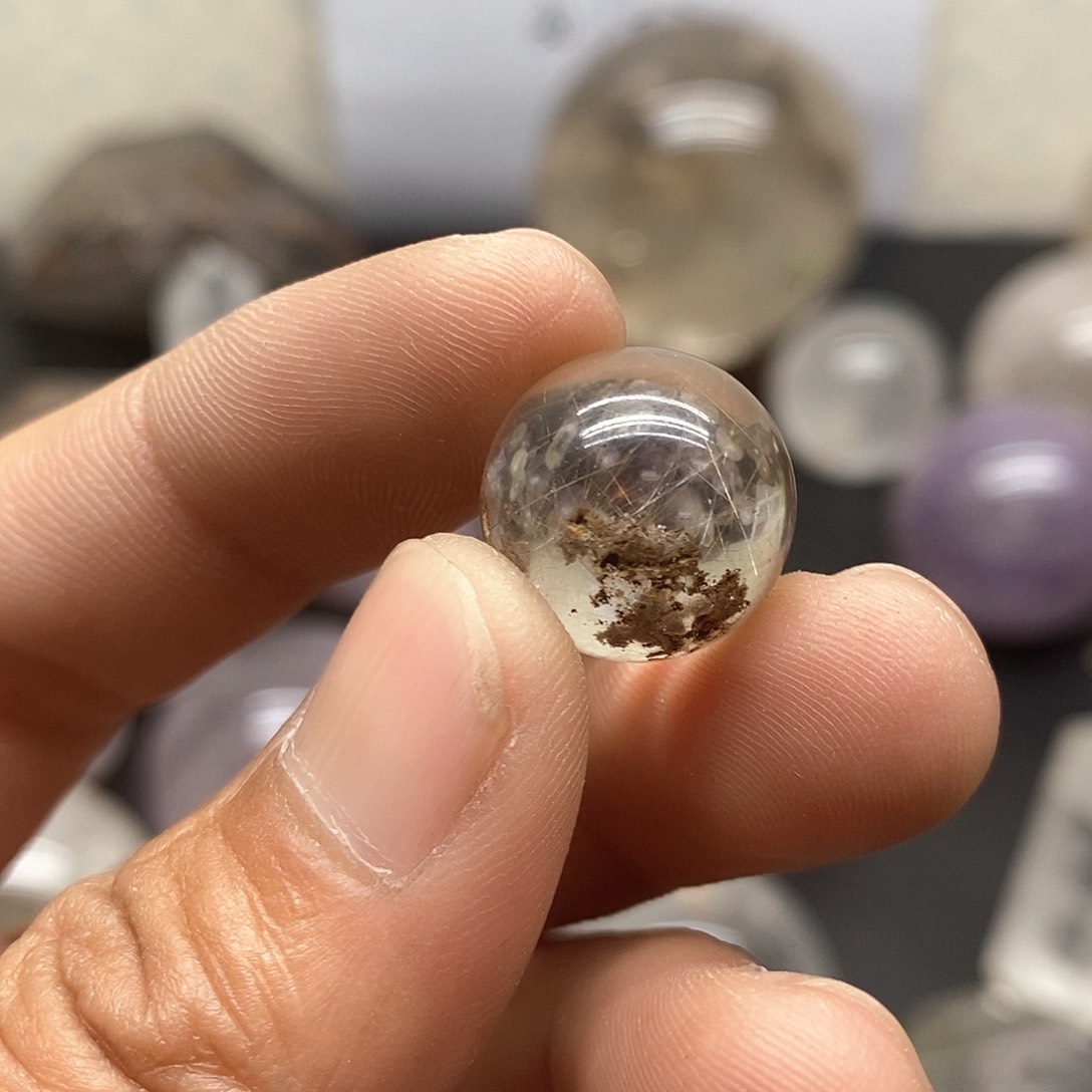 水晶331未镶嵌有矿坑